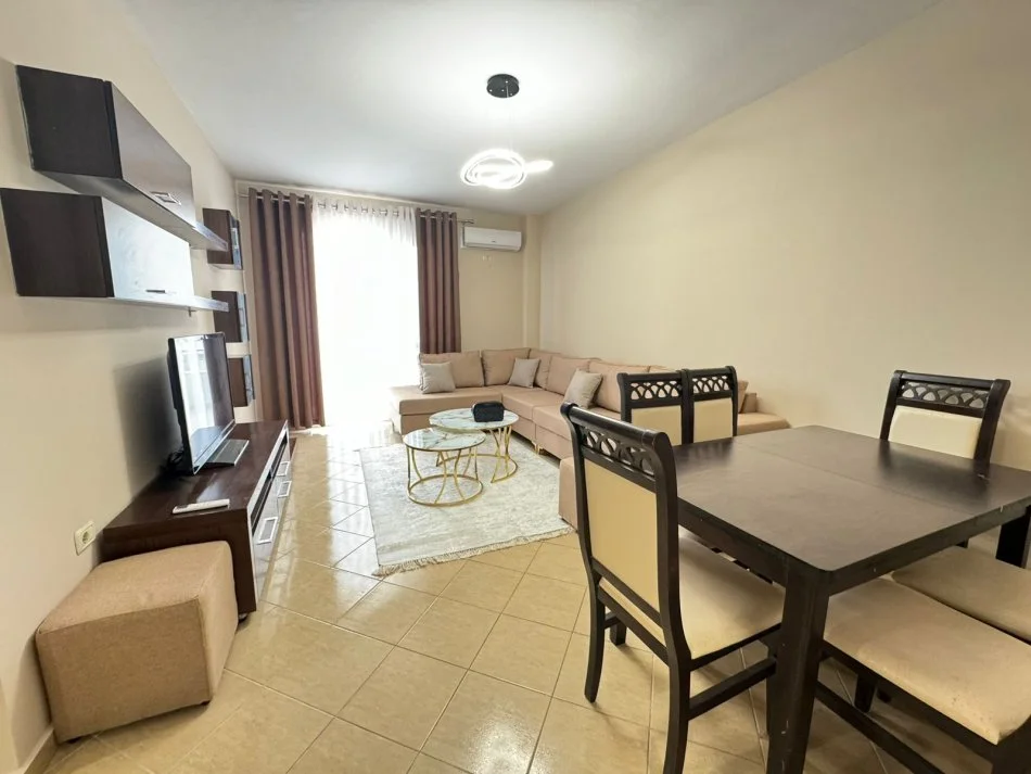 Tirane, shitet apartament 2+1+Ballkon Kati 3, 102 m² 132.000 € (UNAZA RE PRANE KOMPLEKSIT MOLLA)