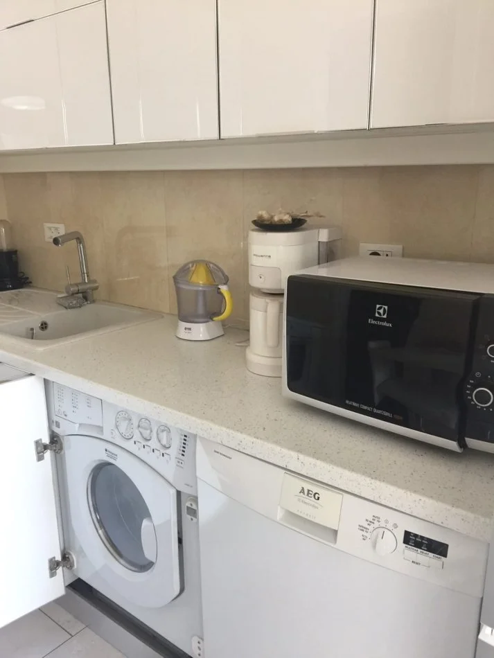 Tirane, Apartament 1+1 me qira Kati 7, 75 m² 700 € (Rruga Bogdaneve)