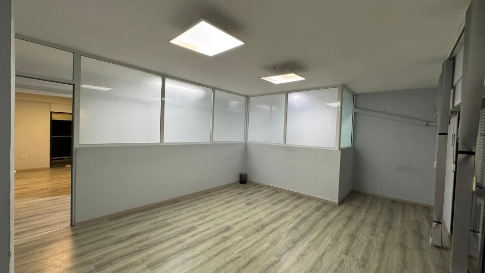 Tirane, jepet me qera zyre Kati 2, 145 m² 1.200 € (Bllok)