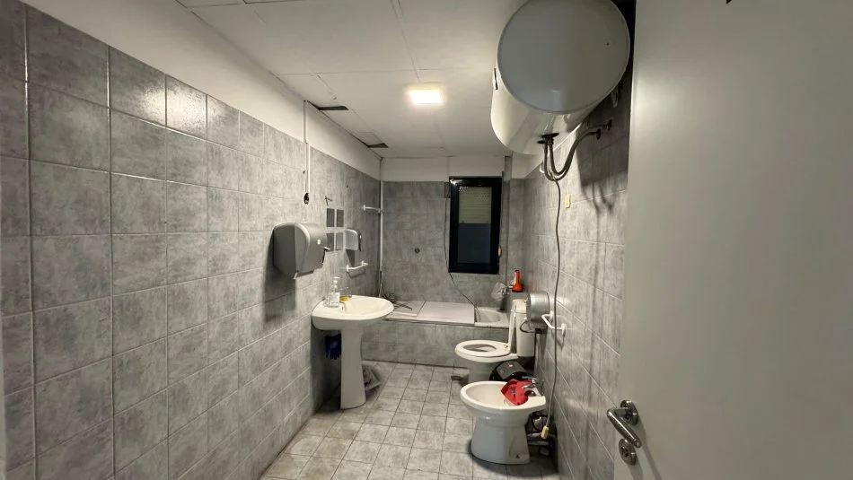 Tirane, jepet me qera zyre Kati 2, 145 m² 1.200 € (Bllok)