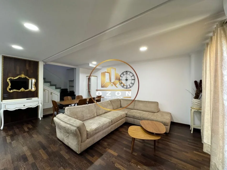 Duplex 2+1+2+2 Poste parkimi për Qira tek Rruga e Kavajës, pranë Qendrës!
