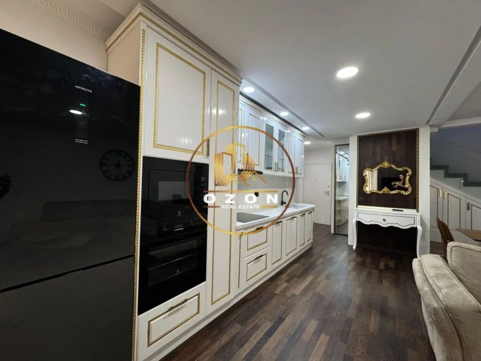 Duplex 2+1+2+2 Poste parkimi për Qira tek Rruga e Kavajës, pranë Qendrës!