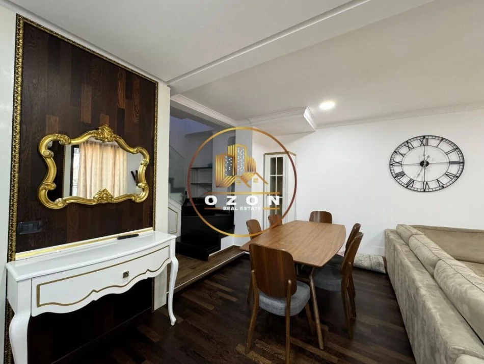 Duplex 2+1+2+2 Poste parkimi për Qira tek Rruga e Kavajës, pranë Qendrës!