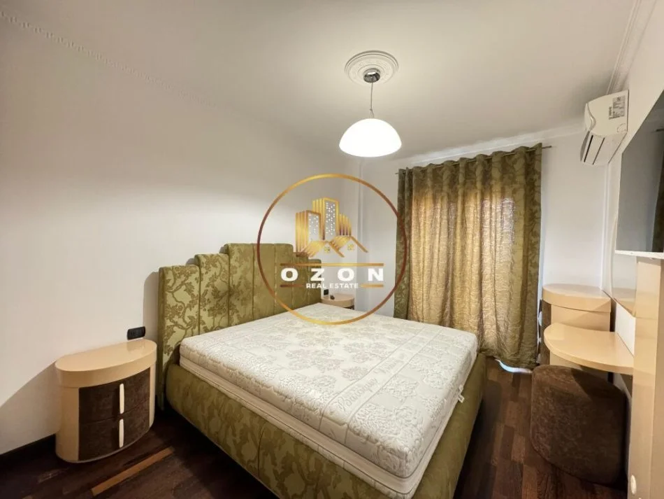 Duplex 2+1+2+2 Poste parkimi për Qira tek Rruga e Kavajës, pranë Qendrës!