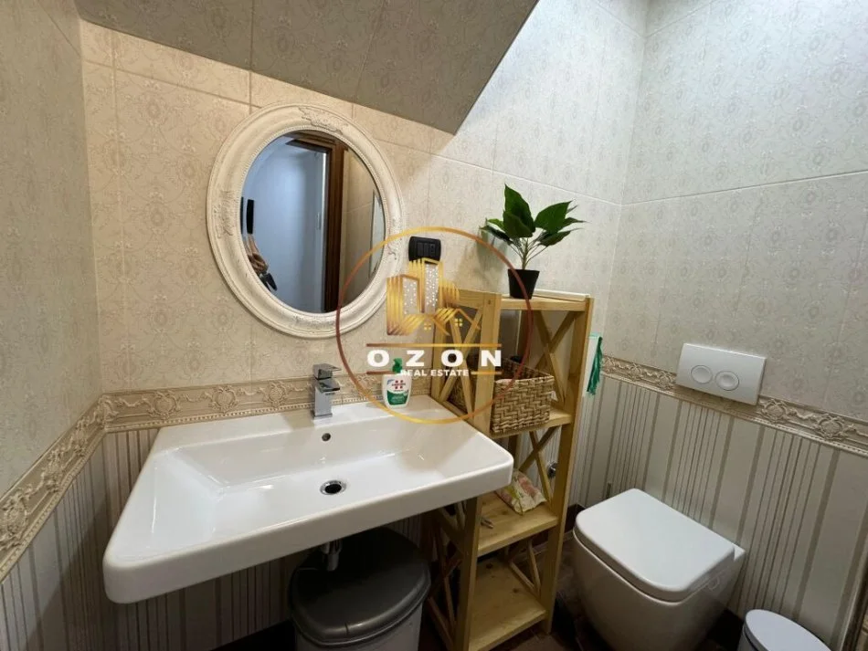 Duplex 2+1+2+2 Poste parkimi për Qira tek Rruga e Kavajës, pranë Qendrës!