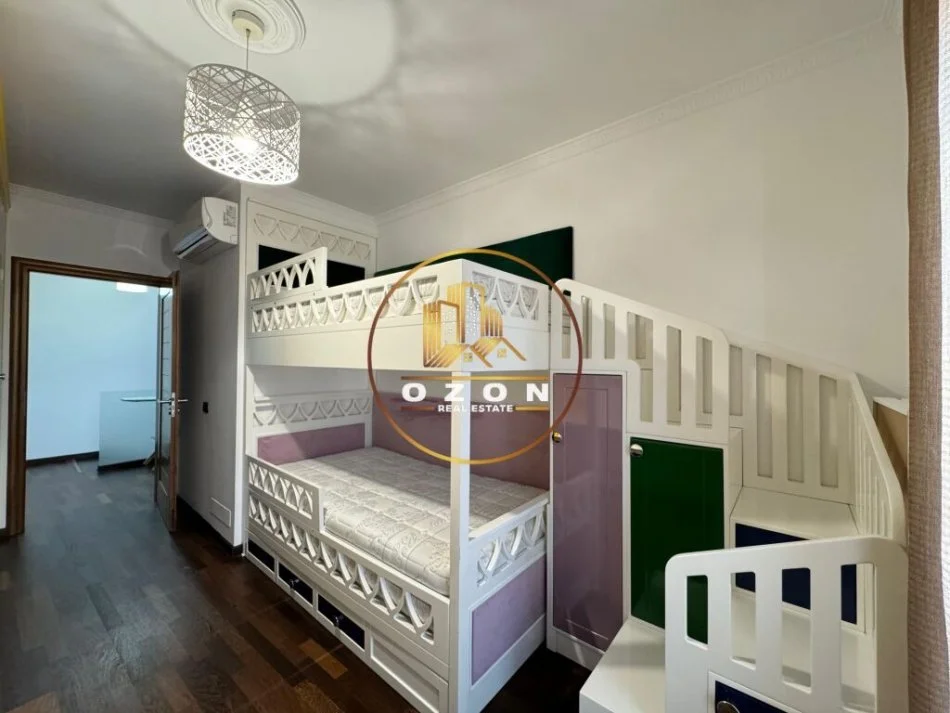 Duplex 2+1+2+2 Poste parkimi për Qira tek Rruga e Kavajës, pranë Qendrës!