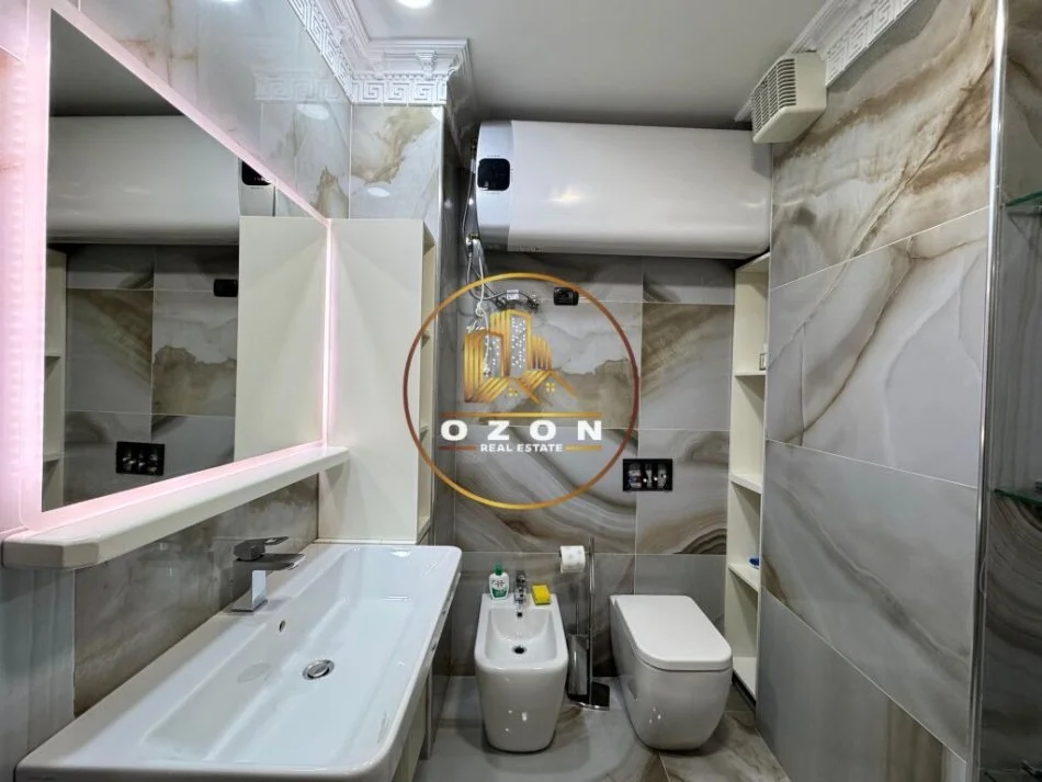 Duplex 2+1+2+2 Poste parkimi për Qira tek Rruga e Kavajës, pranë Qendrës!