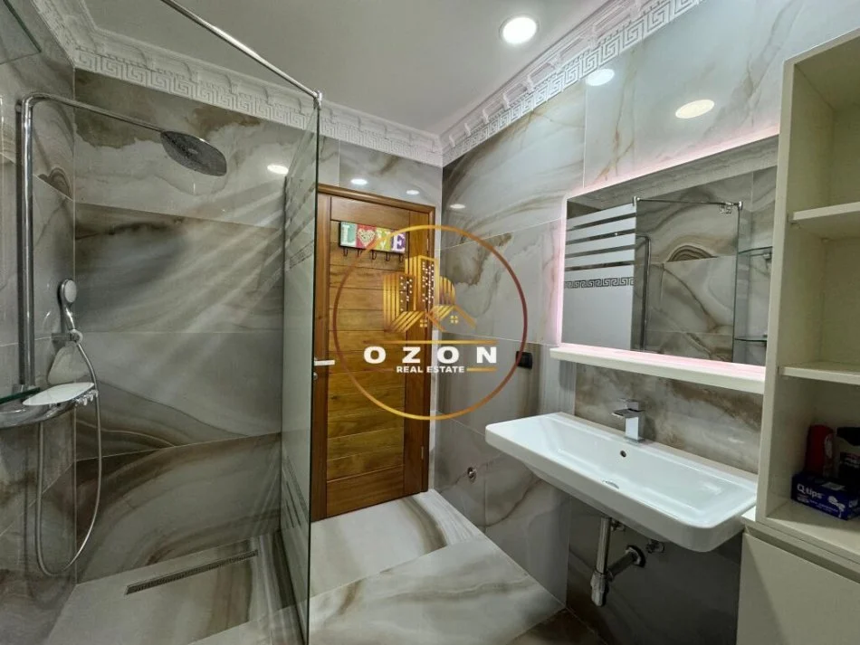 Duplex 2+1+2+2 Poste parkimi për Qira tek Rruga e Kavajës, pranë Qendrës!