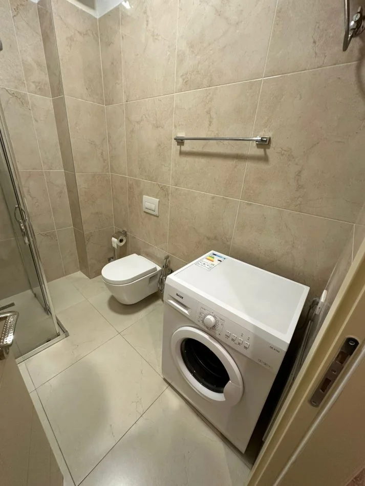 Tirane, jepet me qera apartament 2+1 Kati 2, 80 m² 600 € (Prane Square 21)