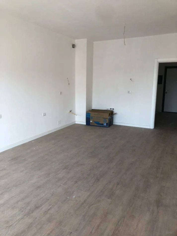 Tirane, jepet me qera apartament 3+1 Kati 6, 126 m² 550 € (Astir)