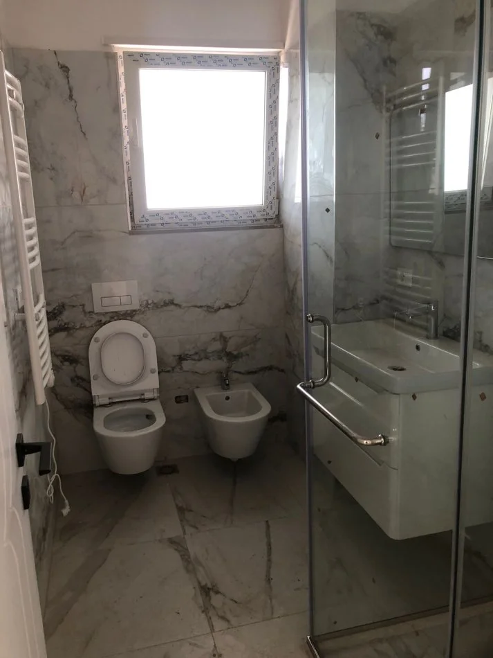 Tirane, jepet me qera apartament 3+1 Kati 6, 126 m² 550 € (Astir)