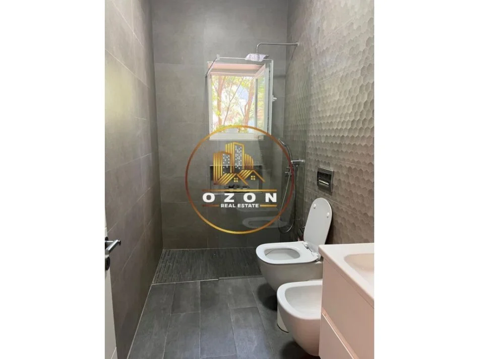 Ambjent Biznesi Me Qira Tek Stadiumi Dinamo!