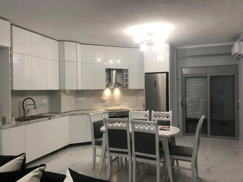 Tirane, Apartament 2+1me qira  Kati 4, 600 € (Don Bosko)