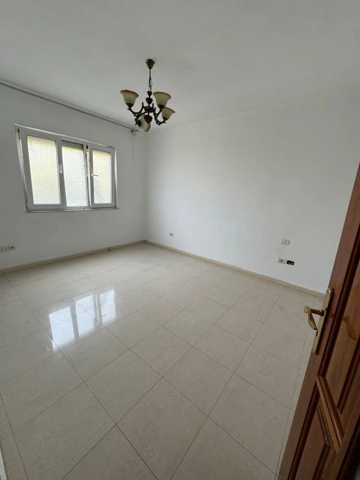 Tirane, jepet me qera apartament 2+1 Kati 3, 100 m² 400 € (Bulevardi i Ri)