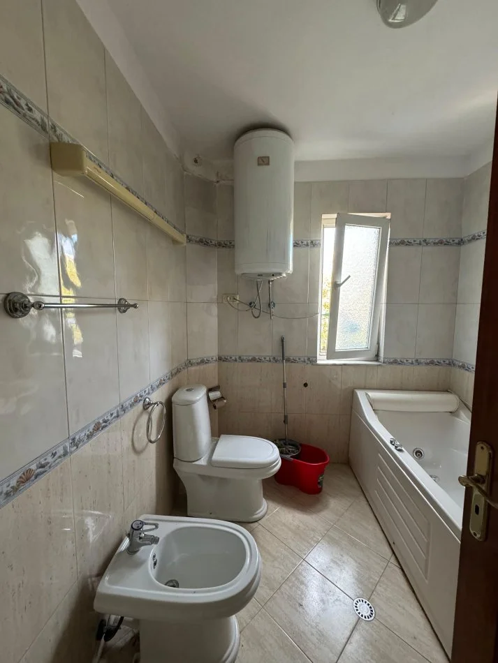 Tirane, jepet me qera apartament 2+1 Kati 3, 100 m² 400 € (Bulevardi i Ri)