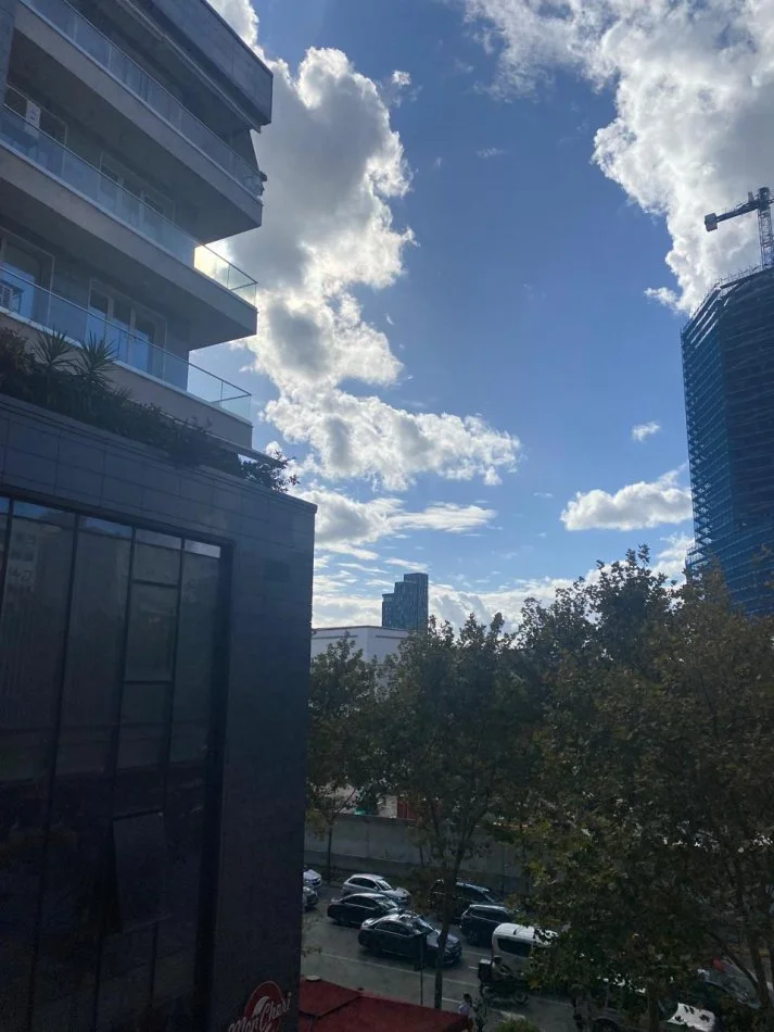 Tirane, jepet me qera zyre Kati 2, 11 m² 180 € (Rruga e Barrikadave)