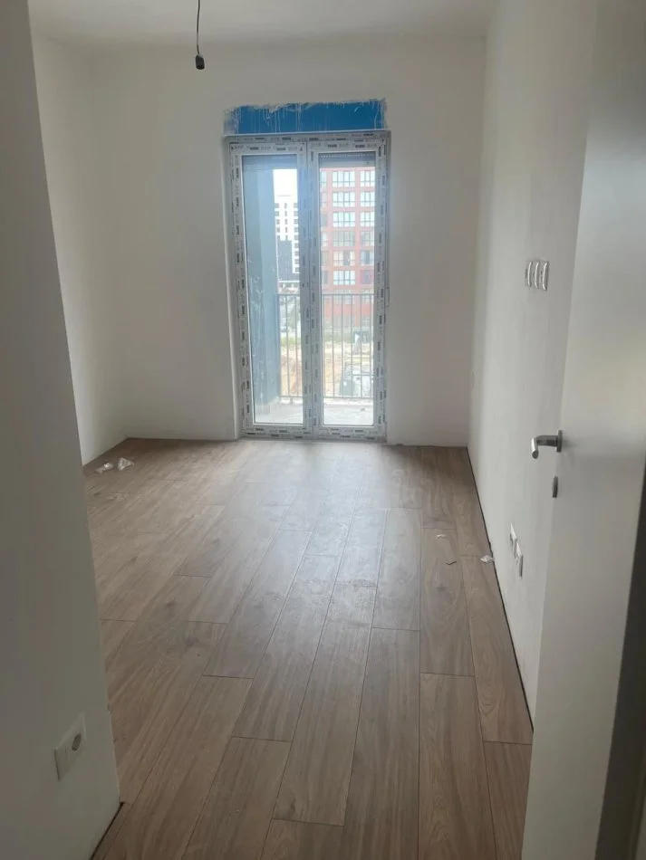 Tirane, jepet me qera apartament 3+1 Kati 4, 148 m² 500 € (Kompleksi Orbital)