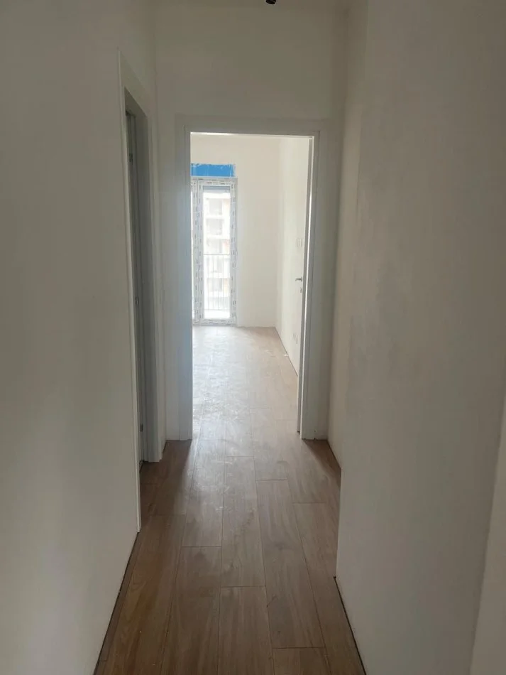 Tirane, jepet me qera apartament 3+1 Kati 4, 148 m² 500 € (Kompleksi Orbital)