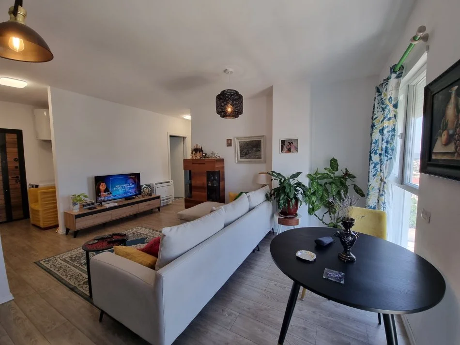 Tirane, shitet apartament 2+1+Ballkon Kati 7, 87 m² 105.000 € (Rruga Gryka e Kacanikut)