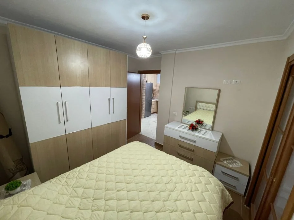 Tirane, jepet me qera apartament 1+1 Kati 4, 60 m² 550 € (Liqeni i Thate)