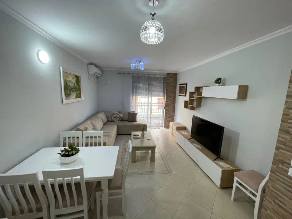 Tirane, jepet me qera apartament 1+1 Kati 4, 60 m² 550 € (Liqeni i Thate)