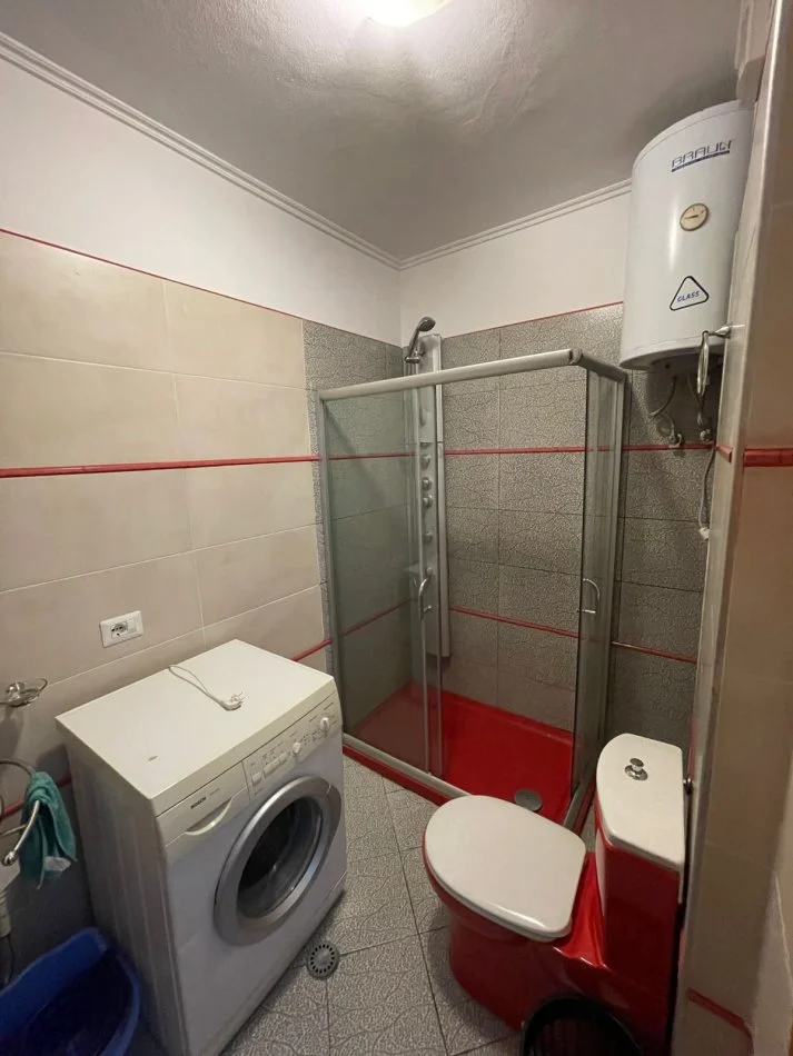 Tirane, jepet me qera apartament 1+1 Kati 4, 60 m² 550 € (Liqeni i Thate)