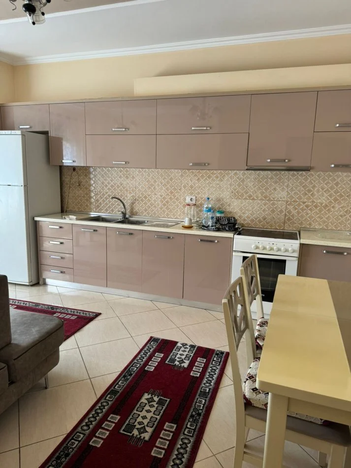Tirane, shitet apartament 1+1 Kati 2, 72 m² 86.000 € (Fresk)