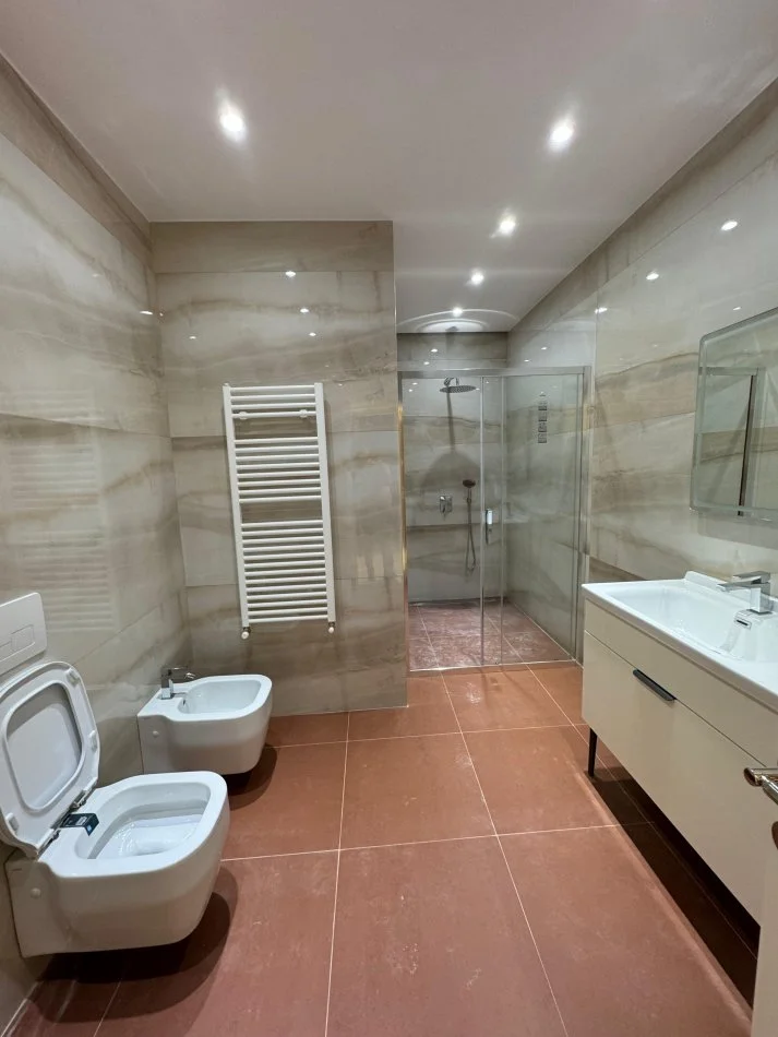 Tirane, shitet apartament 3+1 Kati 5, 146 m² 180.000 € (Tufine)