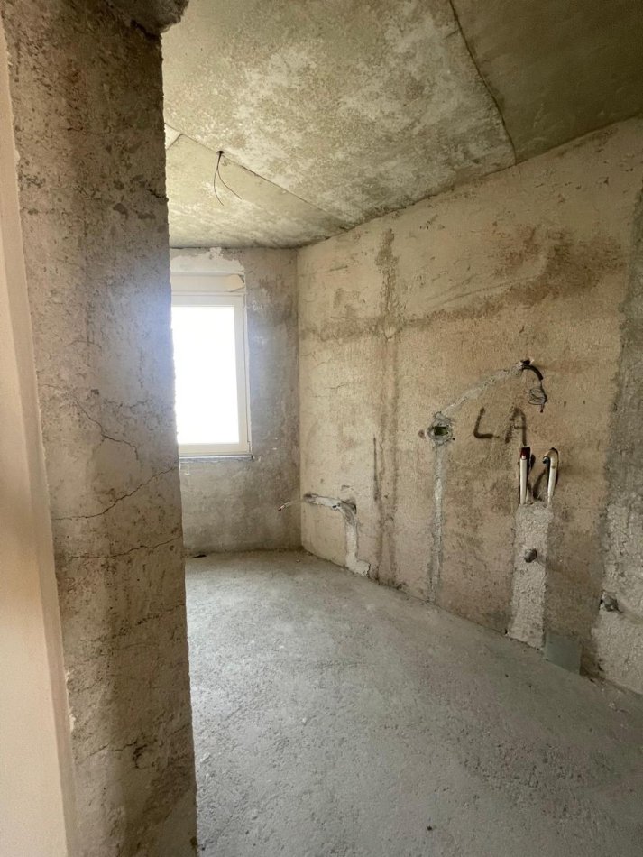 Tirane, shitet apartament 3+1 Kati 6, 187 m² 200.000 € (Fresku)