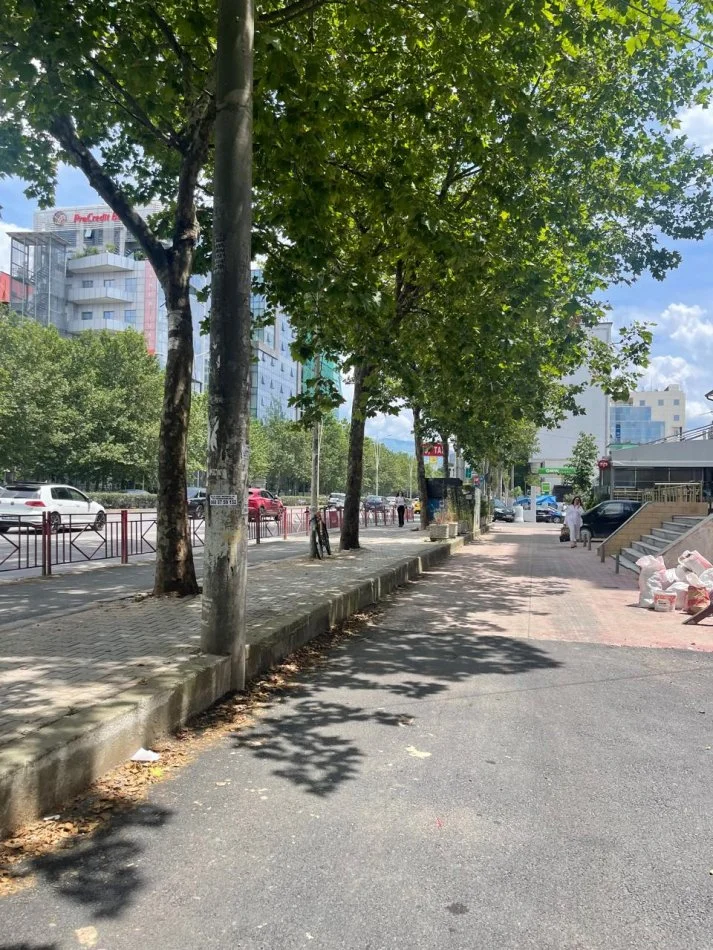 Tirane, shitet ambjent biznesi Kati -1, 98 m² 120.000 € (Laprake)