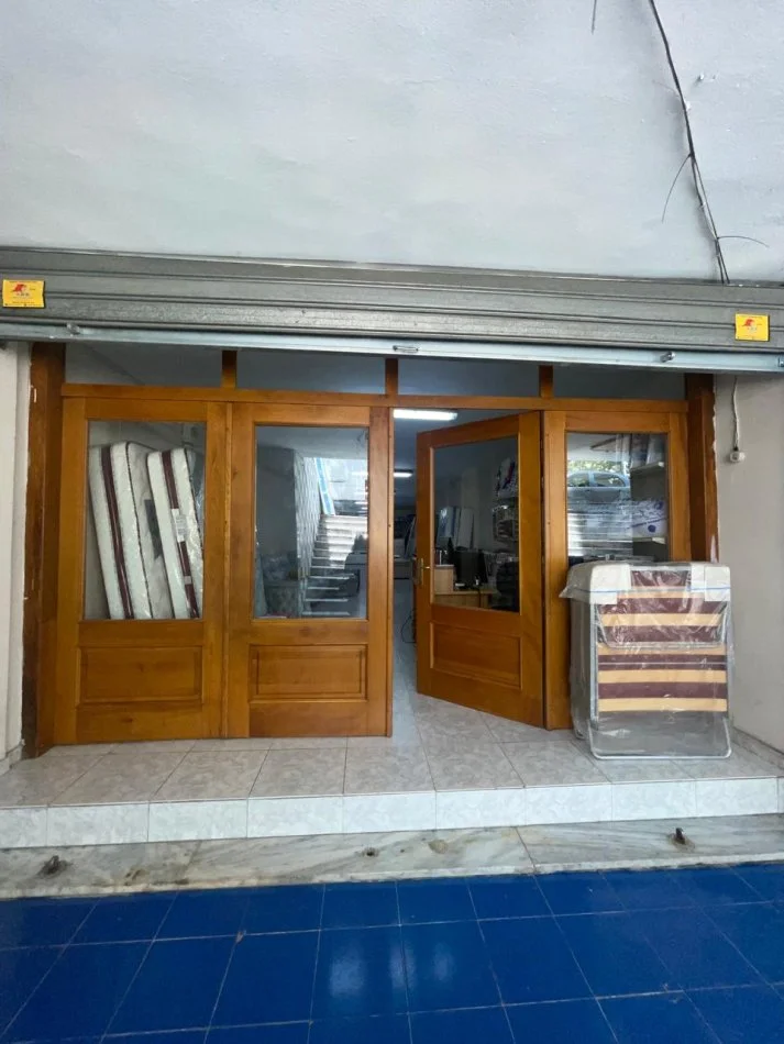 Tirane, shitet ambjent biznesi Kati -1, 98 m² 120.000 € (Laprake)