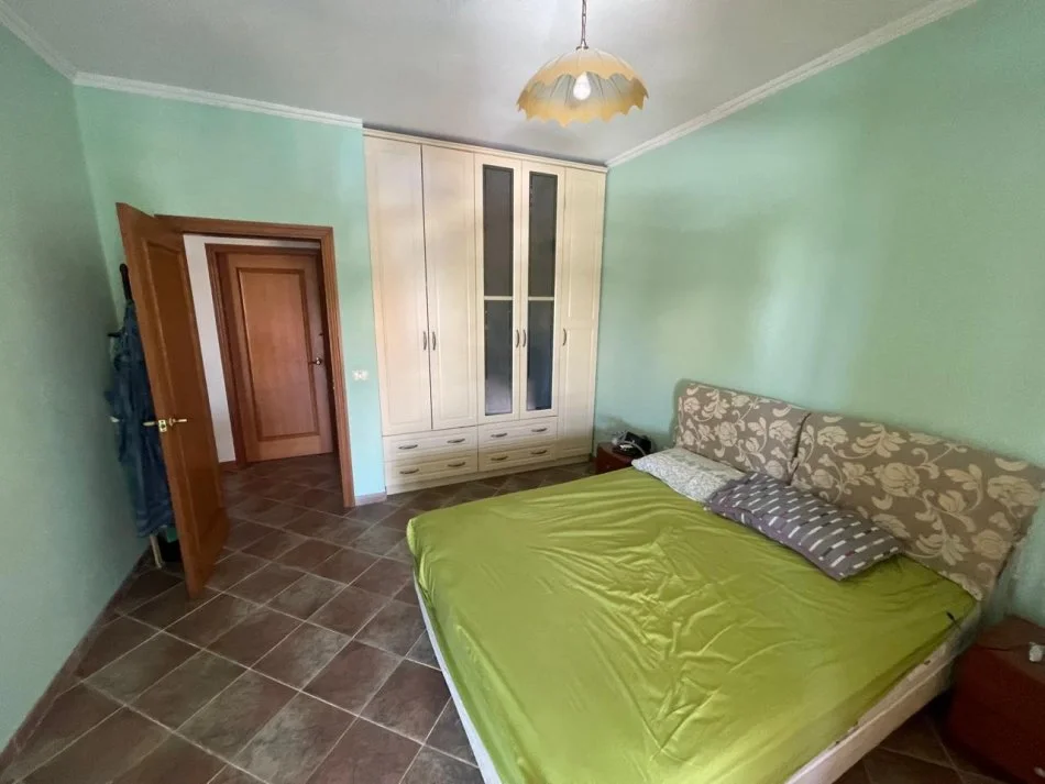 Tirane, jepet me qera apartament 1+1 Kati 8, 85 m² 600 € (Prane Square 21)