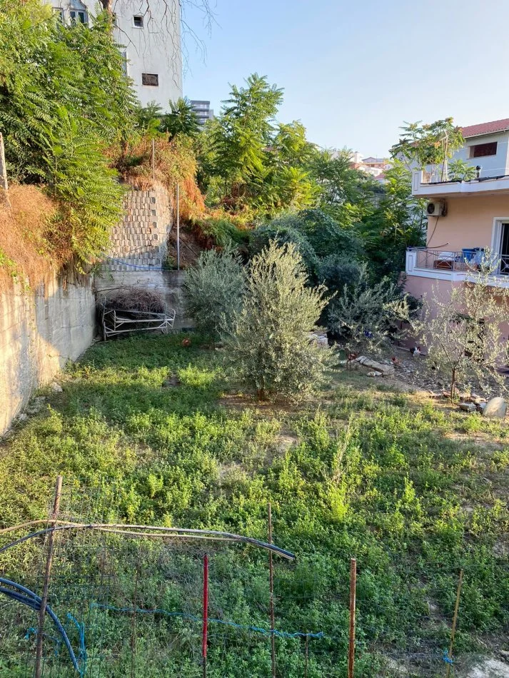 Tirane, shitet truall , 300 m² 90.000 € (Rruga e Elbasanit)