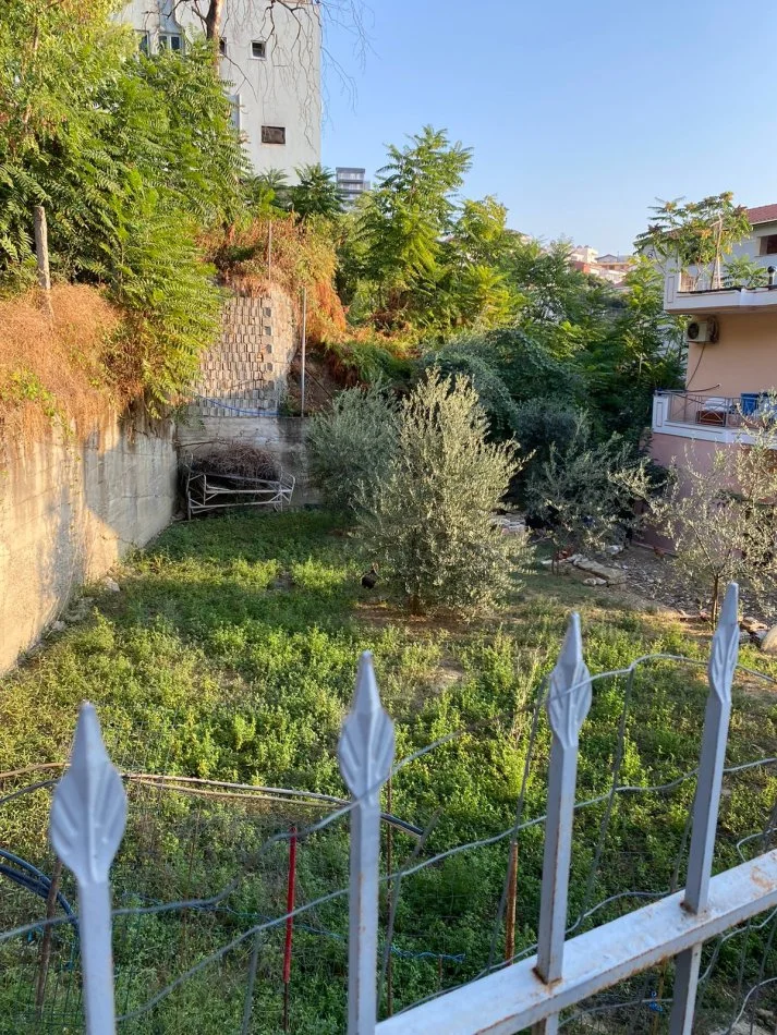 Tirane, shitet truall , 300 m² 90.000 € (Rruga e Elbasanit)