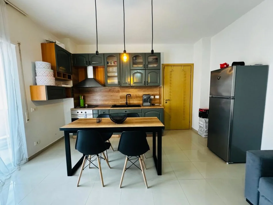 Durres, jepet me qera apartament 1+1+Ballkon Kati 2, 65 m² 400 € (Hafiz Podgorica Palestra Jonas)