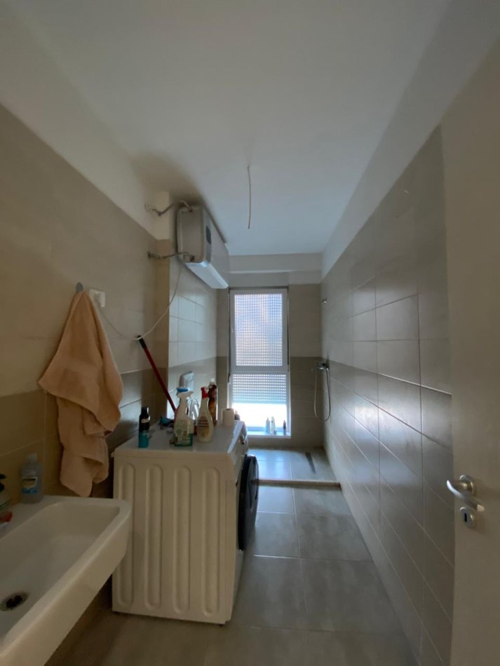 Tirane, jepet me qera apartament 2+1+Ballkon , 650 € (Siri Kodra)