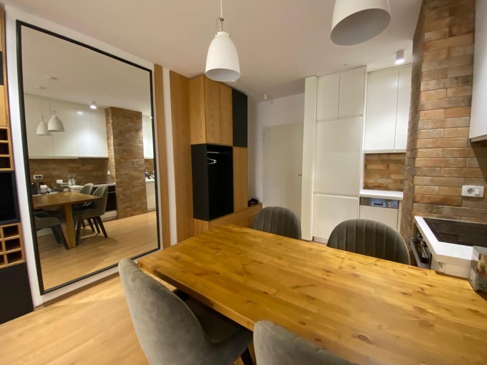 Tirane, jepet me qera apartament 2+1+Ballkon , 650 € (Siri Kodra)