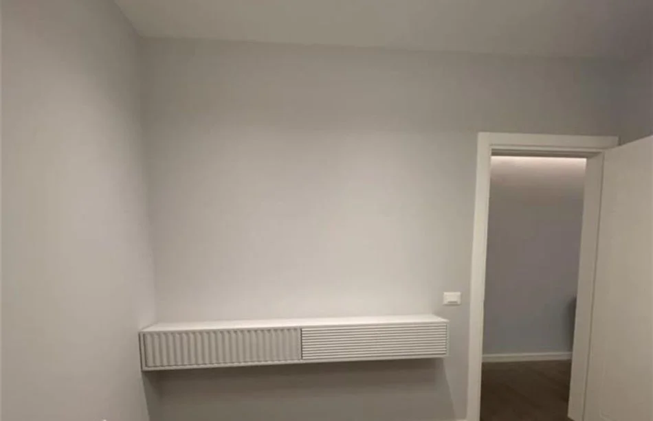 Tirane, jepet me qera apartament 2+1 Kati 5, 98 m² 700 € (Liqeni i Thate)