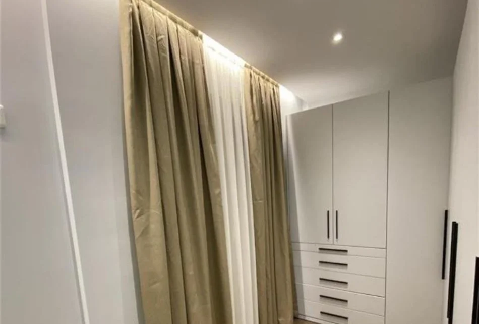 Tirane, jepet me qera apartament 2+1 Kati 5, 98 m² 700 € (Liqeni i Thate)