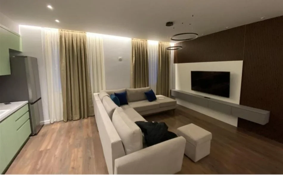 Tirane, jepet me qera apartament 2+1 Kati 5, 98 m² 700 € (Liqeni i Thate)