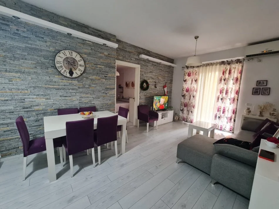 Tirane, shitet apartament 2+1 Kati 3, 92 m² 125.000 € (Yzberisht)