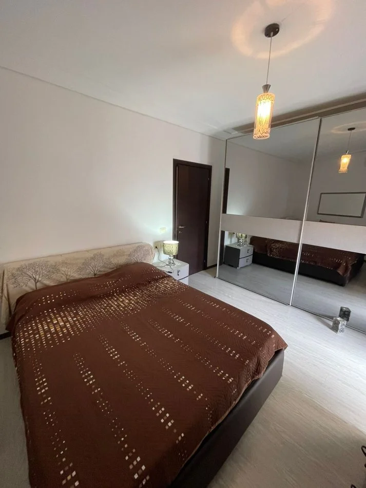 Tirane, jepet me qera apartament 2+1 Kati 7, 110 m² 900 €