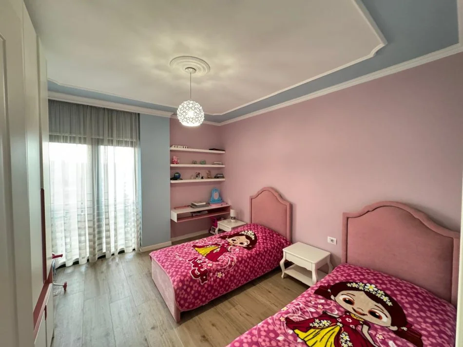 Tirane, shitet apartament 3+1+Ballkon , 145 m² 247.000 € (UNAZA RE)