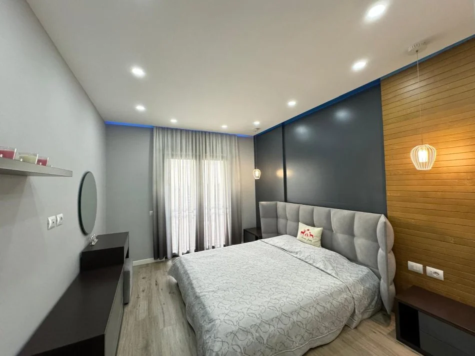 Tirane, shitet apartament 3+1+Ballkon , 145 m² 247.000 € (UNAZA RE)