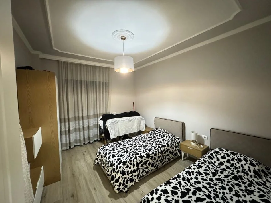 Tirane, shitet apartament 3+1+Ballkon , 145 m² 247.000 € (UNAZA RE)