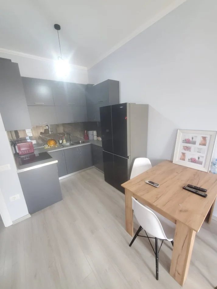 Tirane, jepet me qera apartament 1+1 Kati 7, 60 m² 500 €