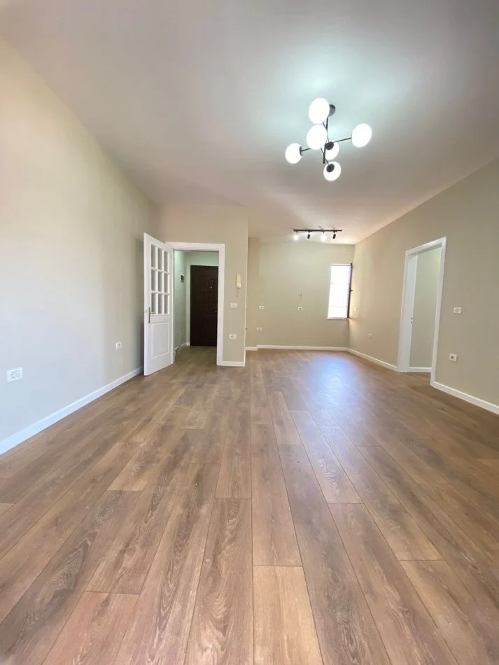 Tirane, Apartament 2+1 per shitje Kati 5, 90 m² 185.000 € (Rruga Saraceve)