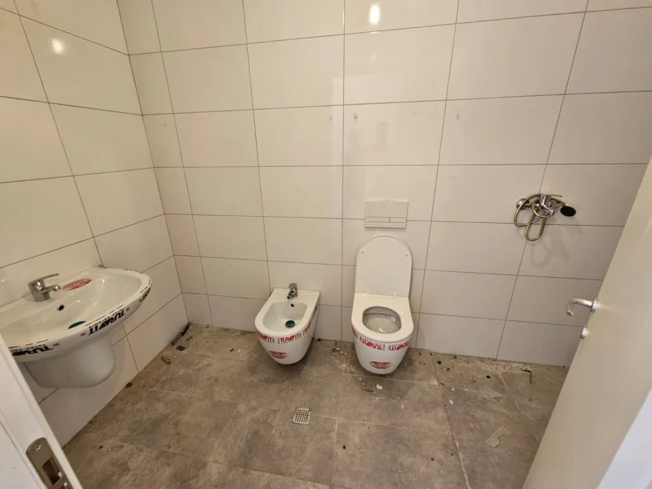 Shqiperi, shes apartament 3+1+Ballkon Kati 5, 142 m² 155.000 € (univers city)