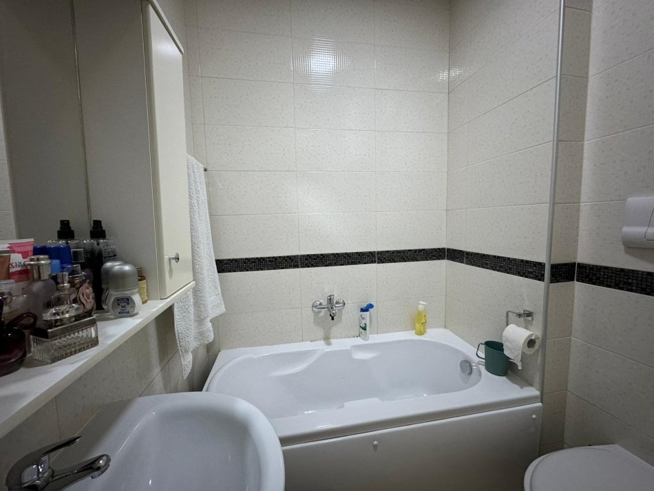 Tirane, shitet apartament 2+1+Ballkon Kati 2, 100 m² 200.000 € (Rruga Peti, Liqeni i Thate)