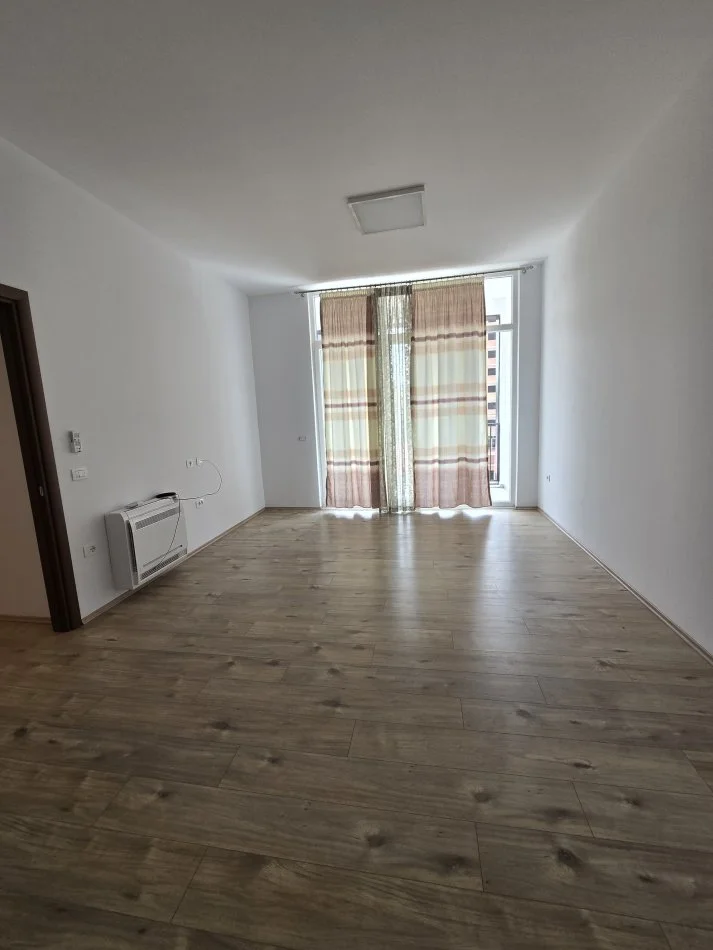 Tirane, jepet me qera apartament 2+1 Kati 3, 100 m² 700 € (Prane Square 21)